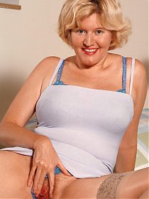 Hot solo scene with a mature blonde stripping off her undies to flaunt her hairy box